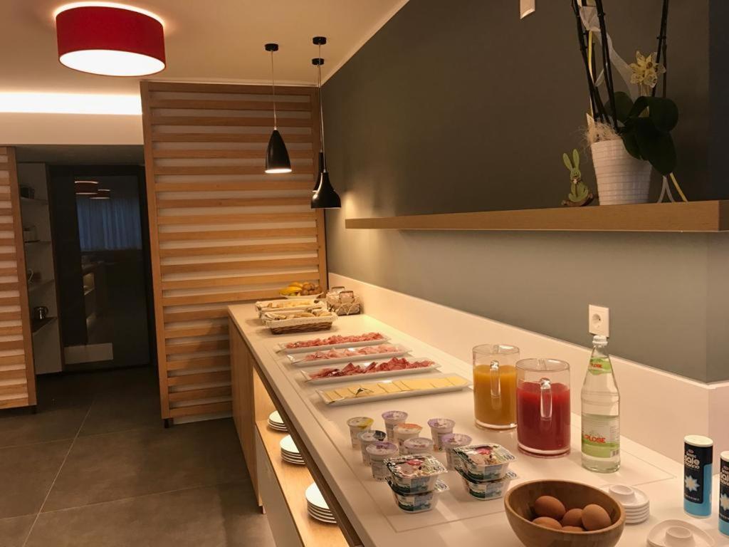 ברסאנונה Tourist Hotel מראה חיצוני תמונה