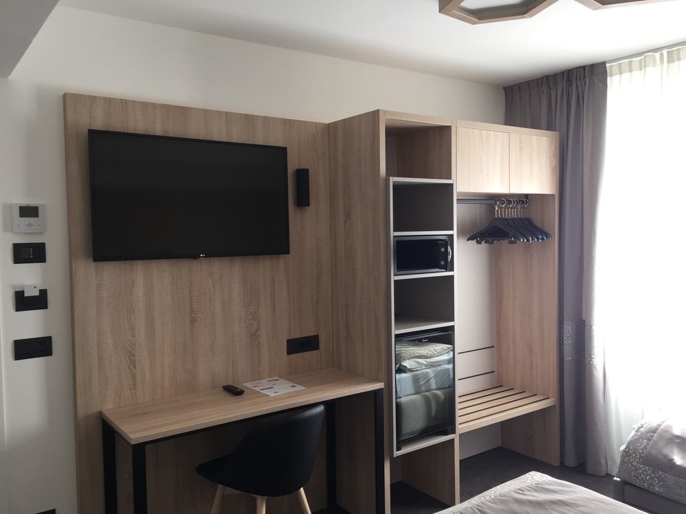 ברסאנונה Tourist Hotel מראה חיצוני תמונה