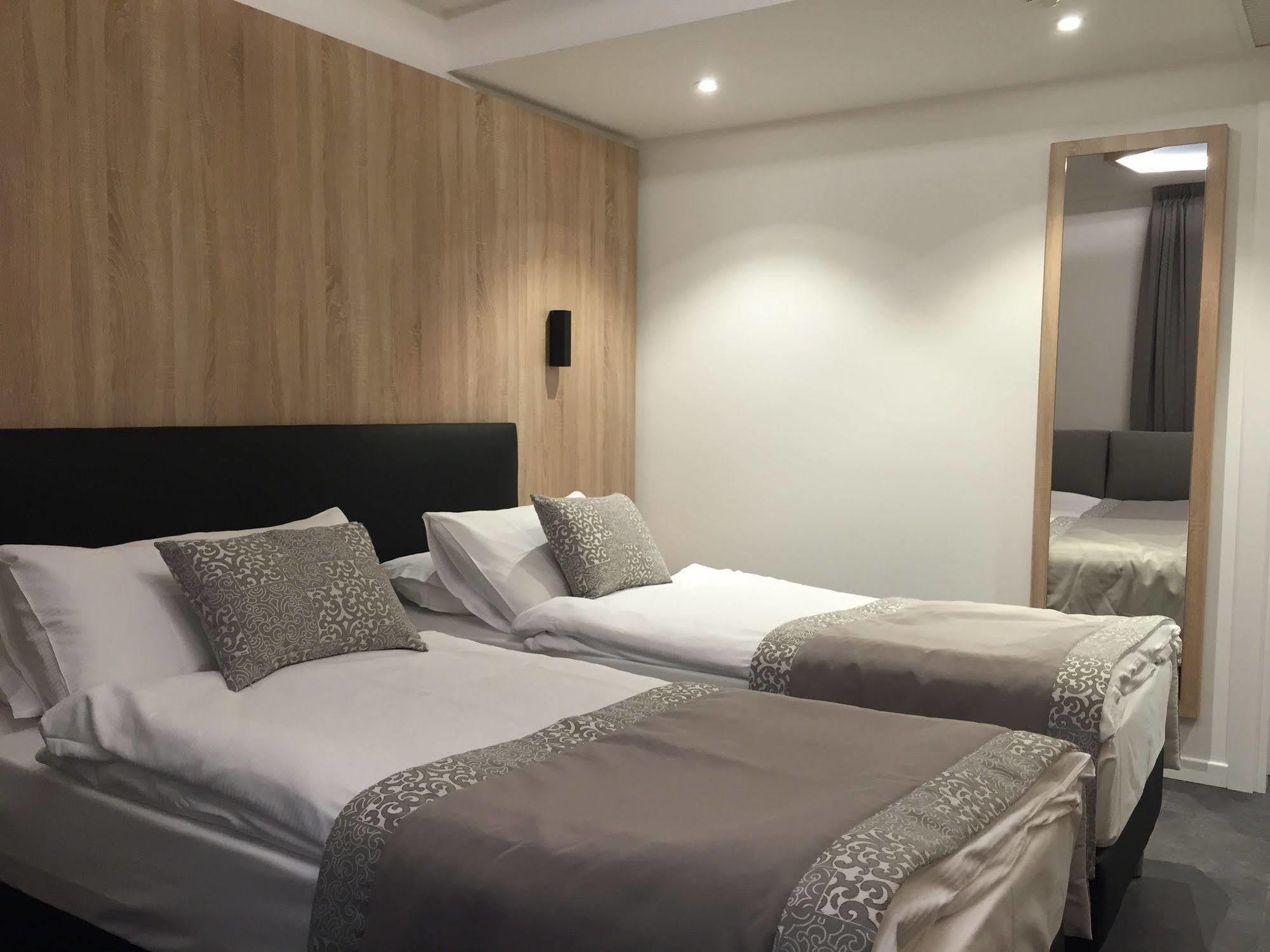ברסאנונה Tourist Hotel מראה חיצוני תמונה