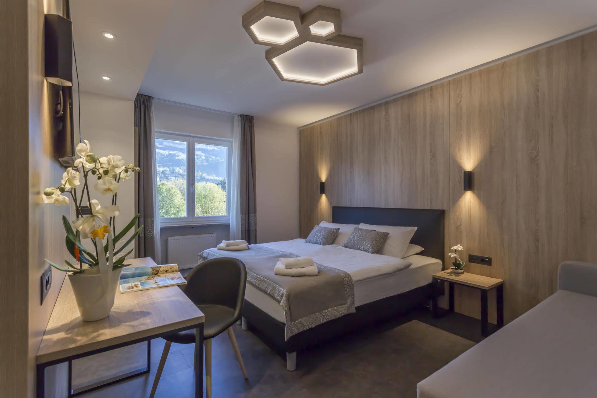 ברסאנונה Tourist Hotel מראה חיצוני תמונה