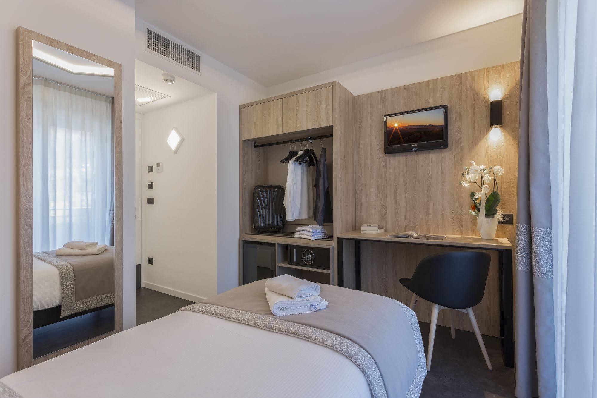 ברסאנונה Tourist Hotel מראה חיצוני תמונה