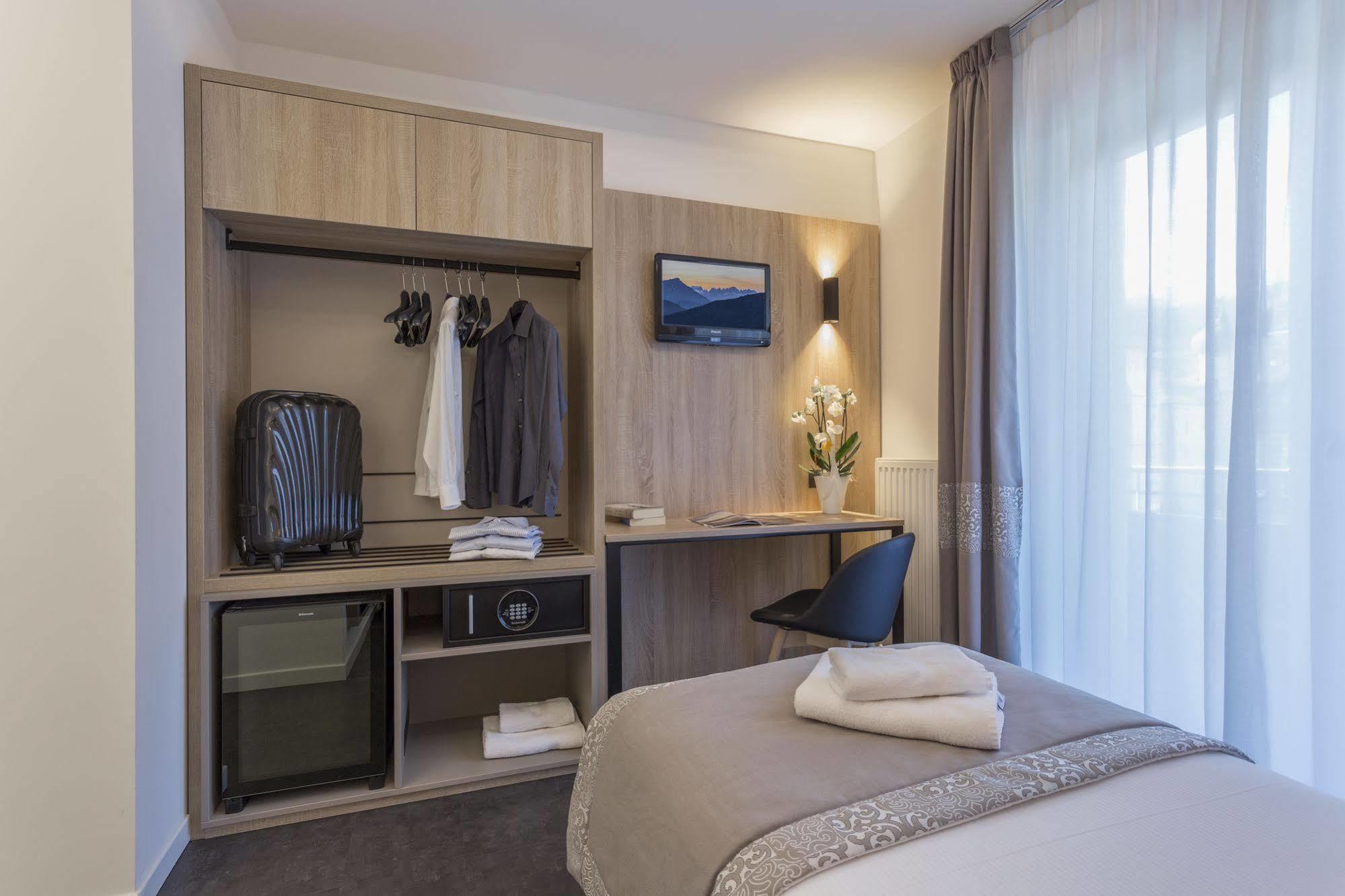 ברסאנונה Tourist Hotel מראה חיצוני תמונה